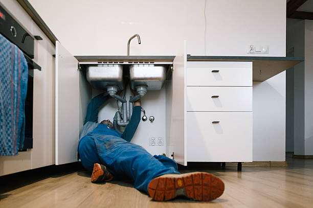 Professional Drain Cleaning technician working in Cave In Rock, IL